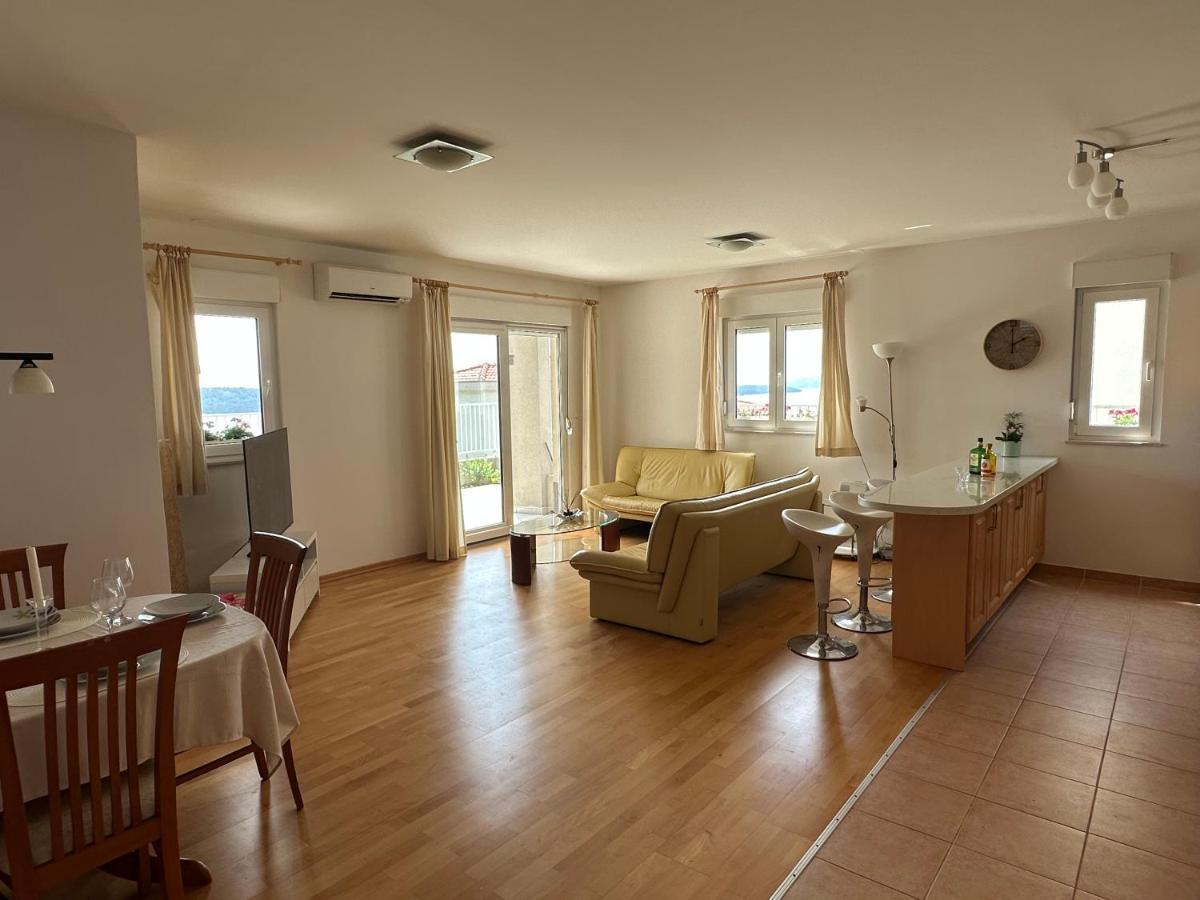 Aurora Luxury Apartment Трогир Екстериор снимка