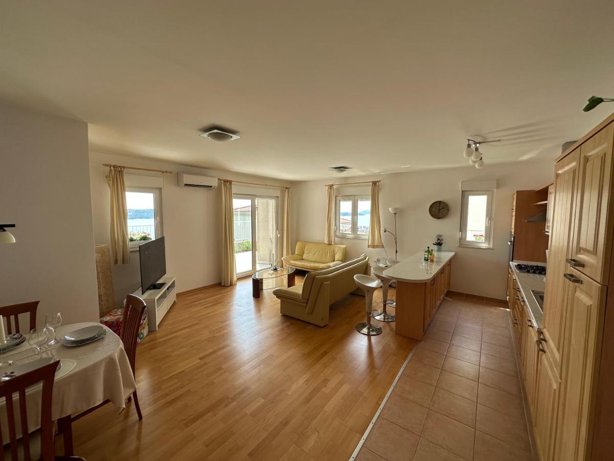 Aurora Luxury Apartment Трогир Екстериор снимка